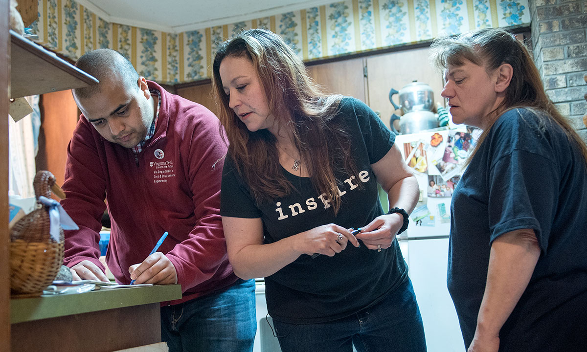 Lee-Anne Walters and Anurag Mahtha gathering water samples in Flint