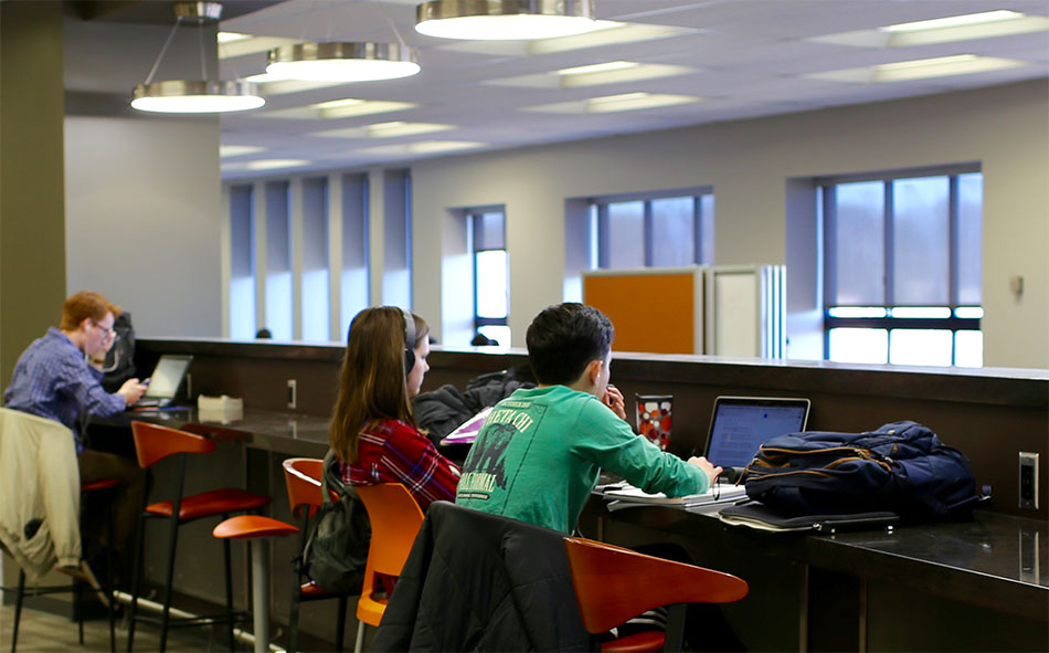 Virginia Tech students in Newman Library