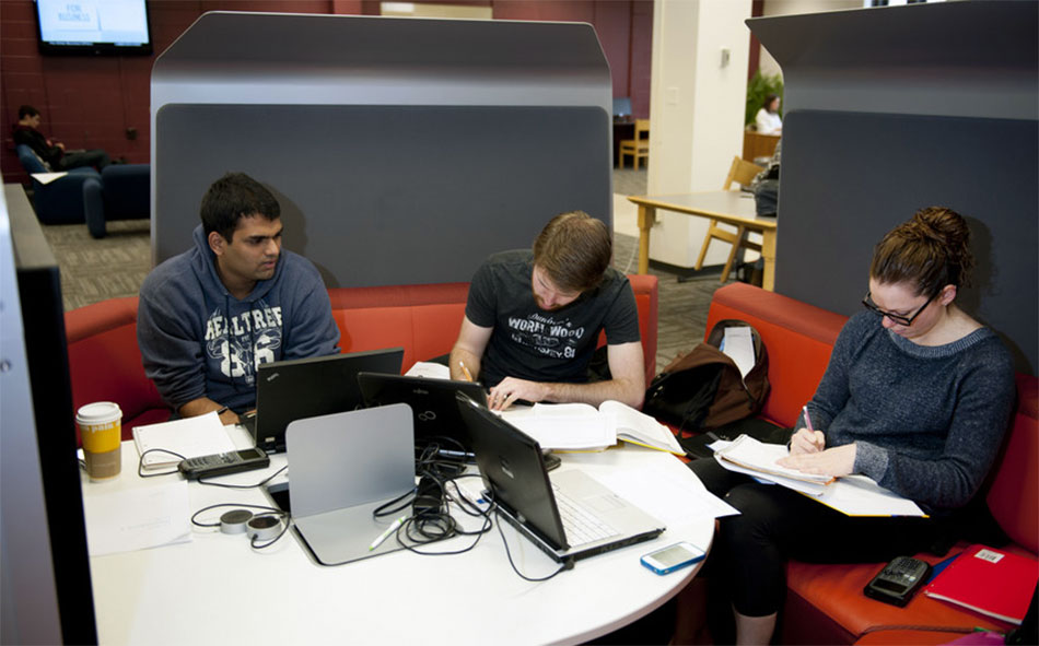 Virginia Tech students in Newman Library