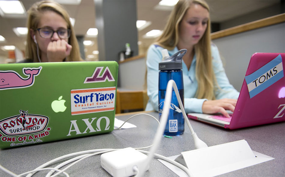 Virginia Tech students in Newman Library