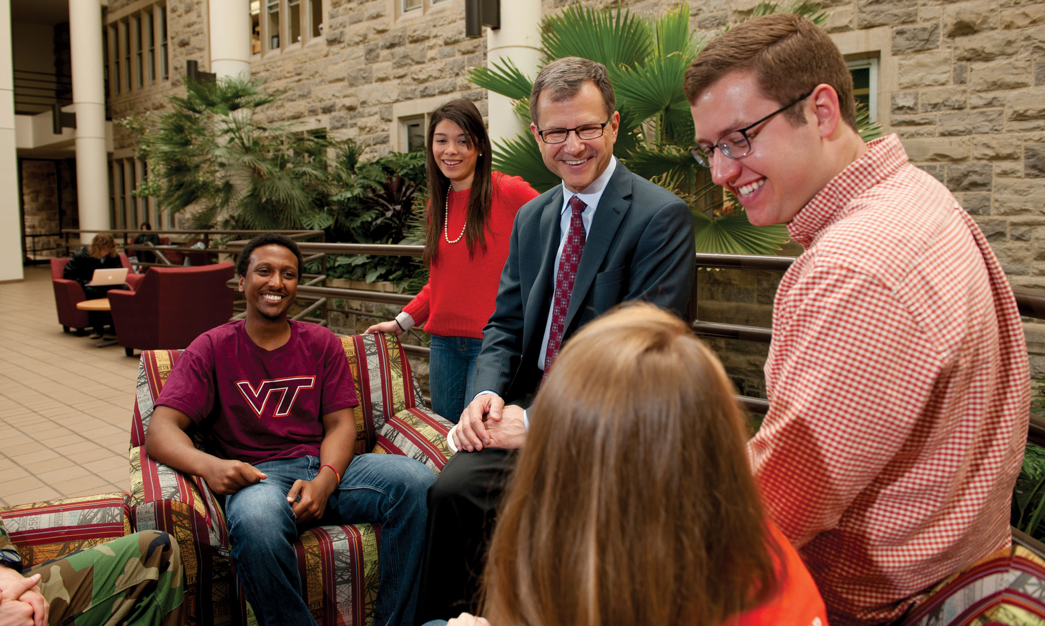 Robert Sumichrast meets with students