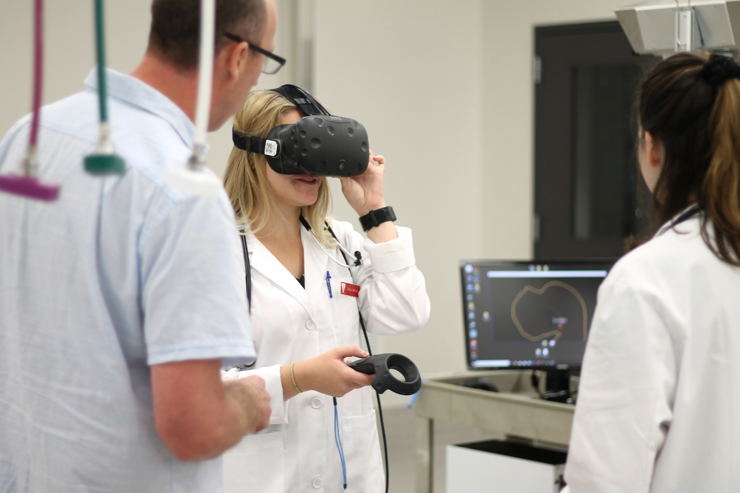 veterinary student uses a virtual reality headset